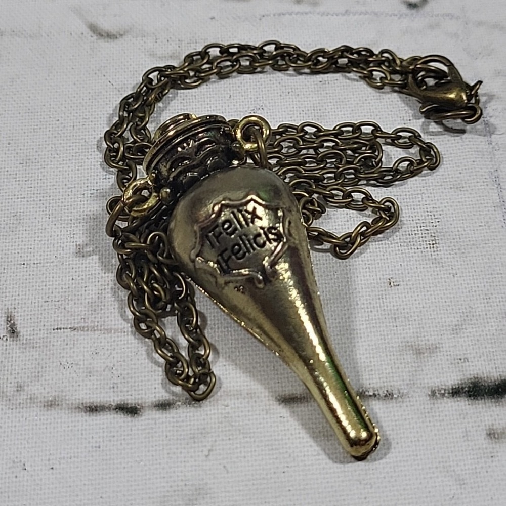 Harry Potter Felix Felicis Luck elixir Hogwarts Limited Bottled Charm Pendant